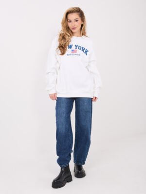 Šiltas  oversize džemperis su pūkeliu  "KLARA"  pieno balta