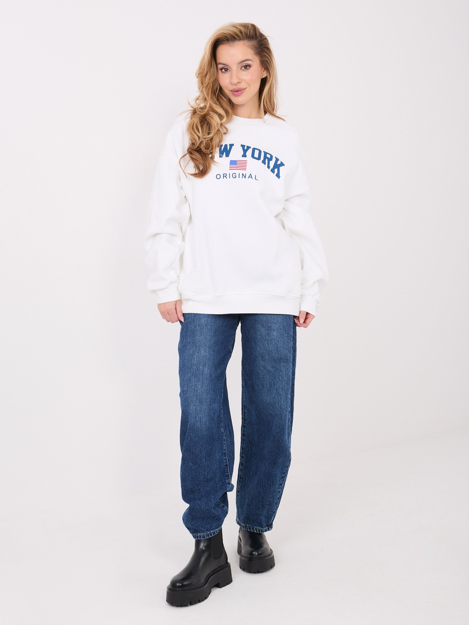 Šiltas oversize džemperis su pūkeliu "KLARA" pieno balta