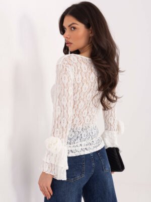 Alternative view of Nėrinių palaidinė su dekoratyvinėmis rožėmis ant varpelio formos rankogalių "JESSY" pieno balta