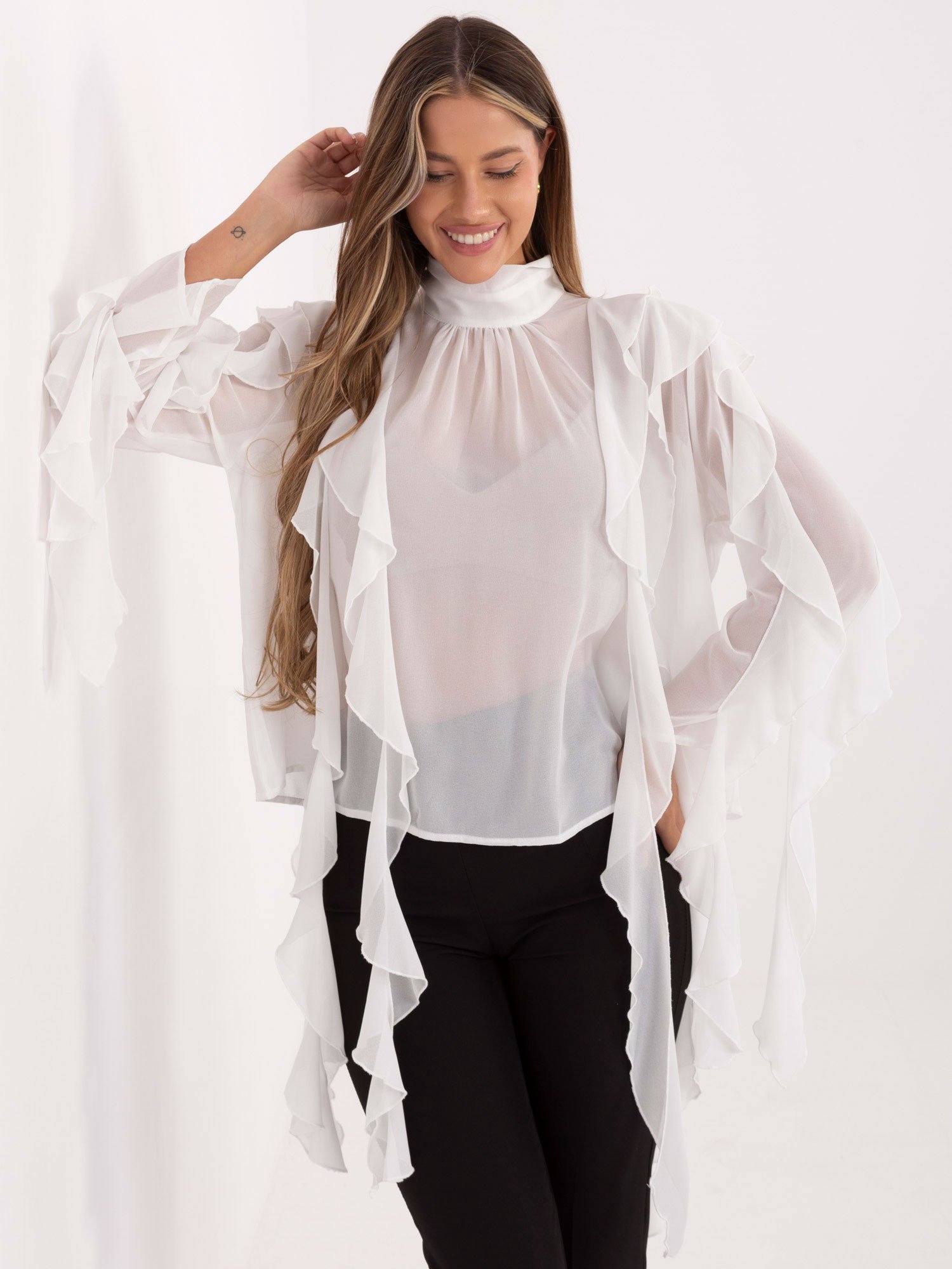 Išskirtinė palaidinė su ilgais plazdančiais raukiniais "CASCADE" pieno balta