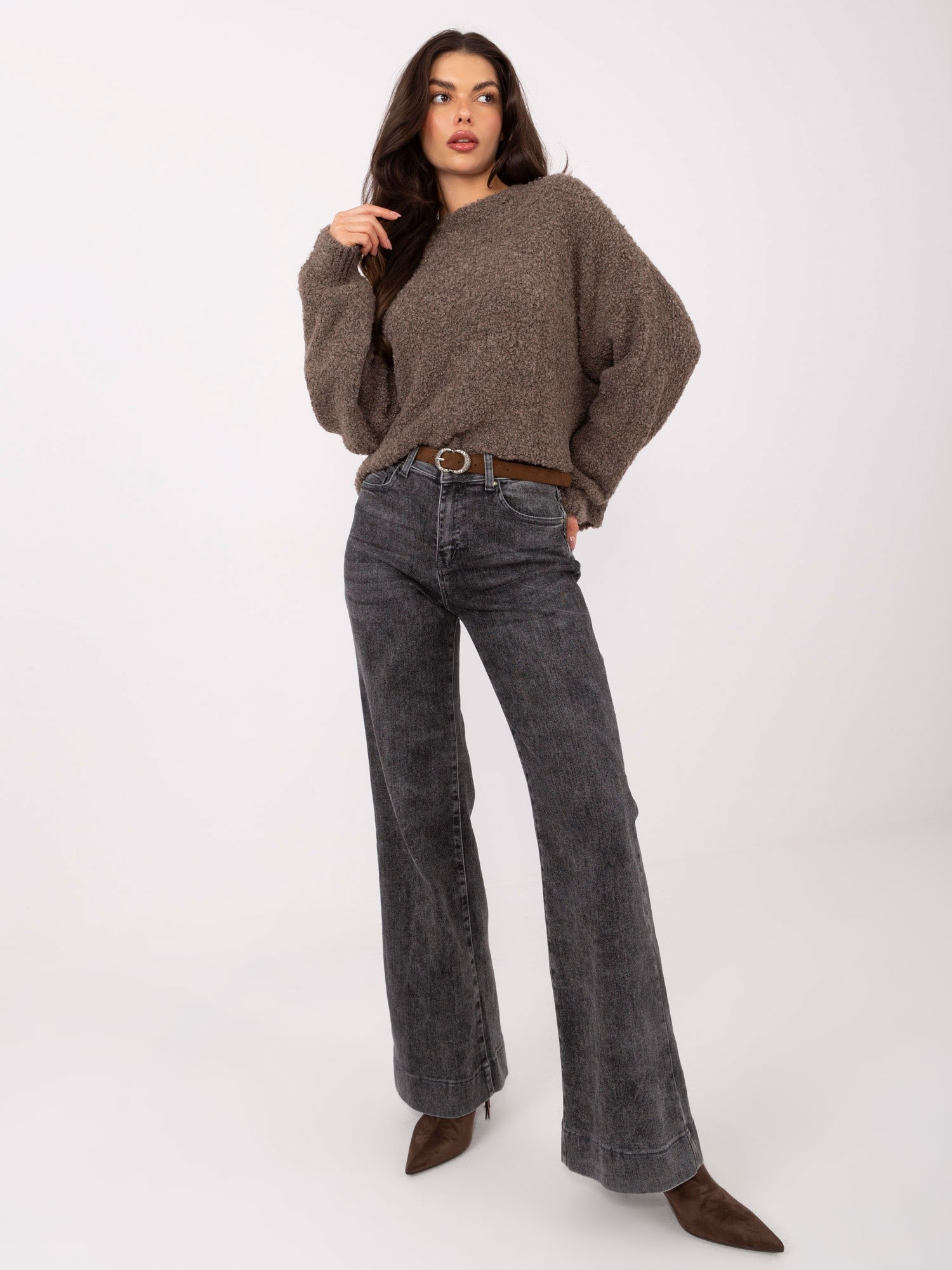 Bouclé mezgimo megztinis su vilna "CAROL" tamsi smėlio