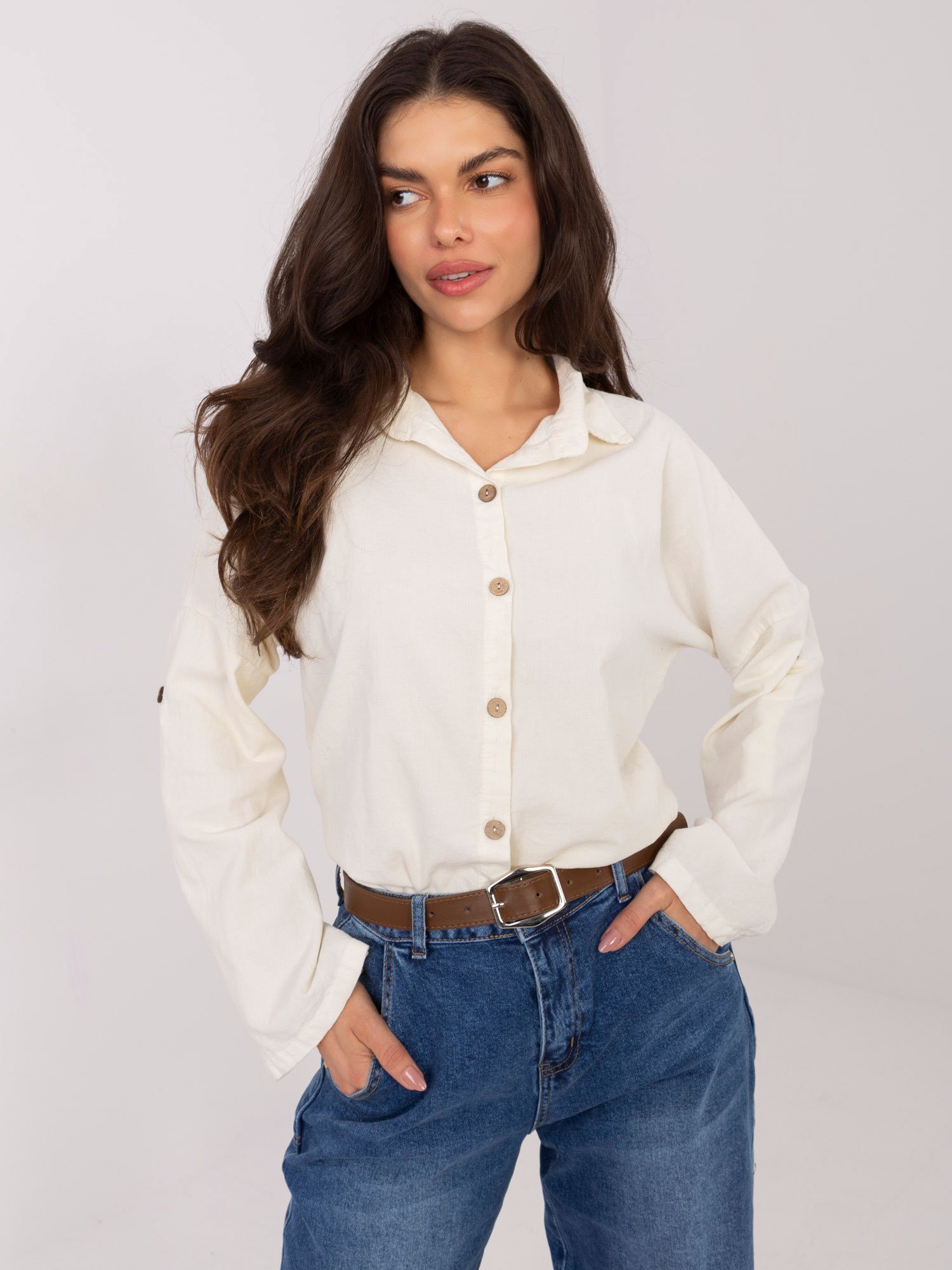 Laisvalaikio stiliaus marškiniai su reguliuojamomis rankovėmis "SAIRA" šviesi smėlio