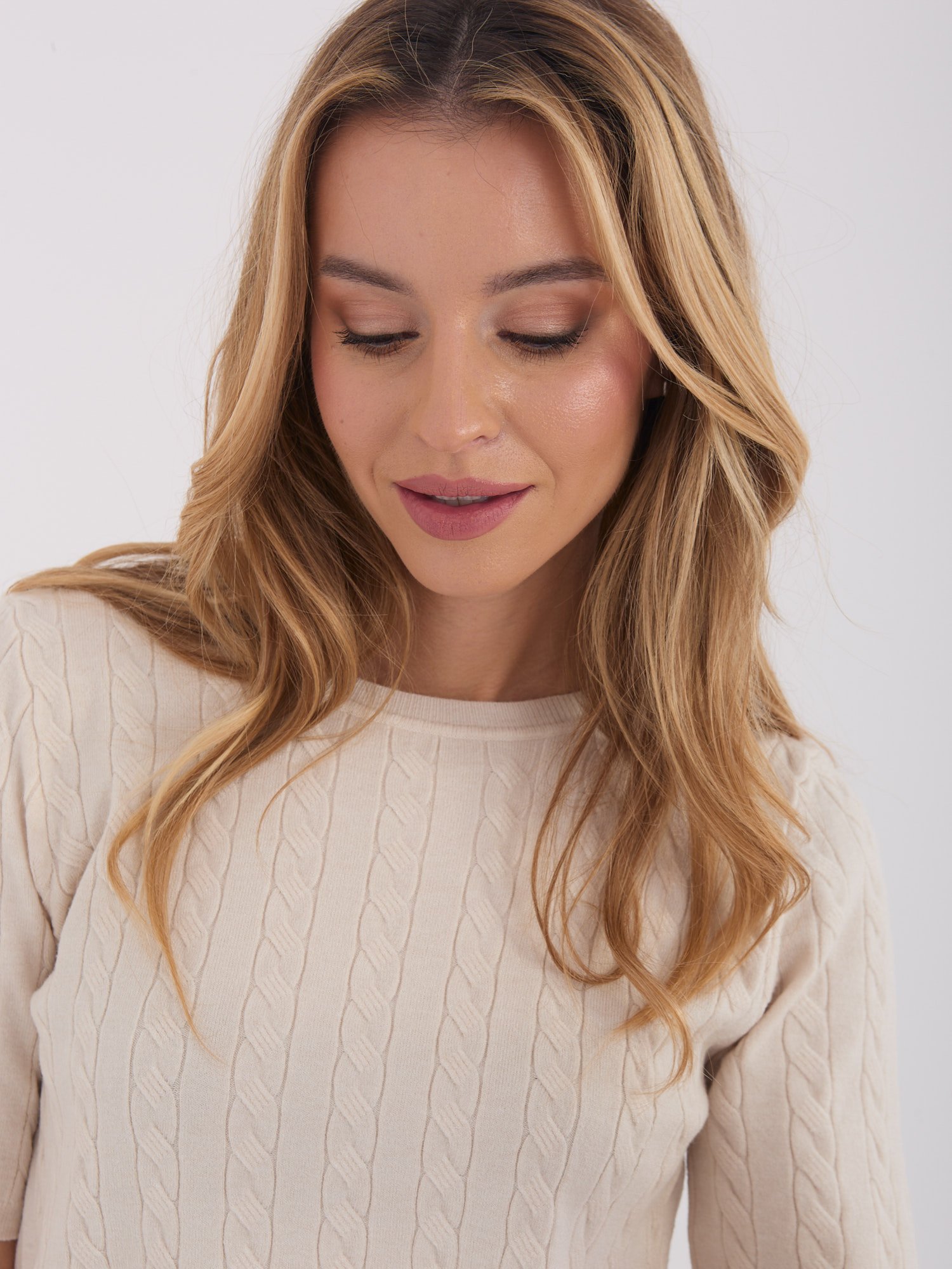 Megztukas trumpomis rankovėmis "ADRIA" šviesi smėlio - Image 5