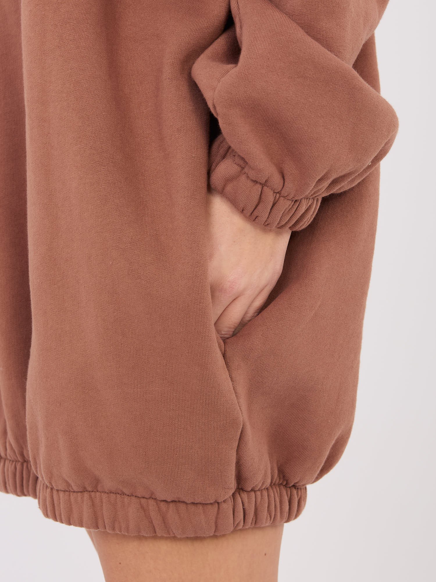 Oversize džemperinė suknelė su gobtuvu "CONI" šviesi ruda - Image 4