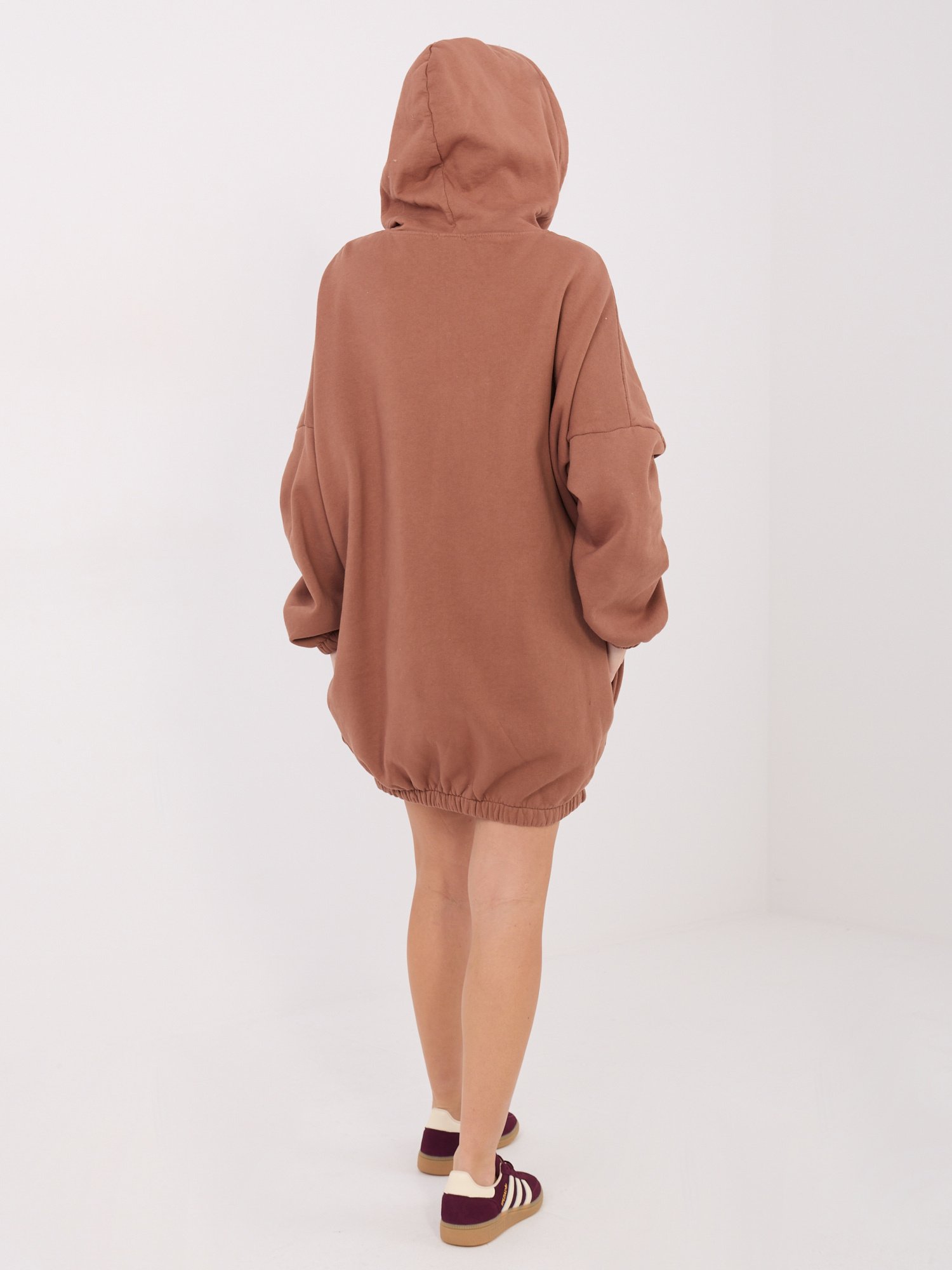 Oversize džemperinė suknelė su gobtuvu "CONI" šviesi ruda - Image 5