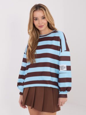 Dryžuotas džemperis pailginta nugara su aplikacija ant rankovės "ARYA" šviesi mėlyna