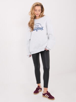 Ilgas džemperis su užrašu ir kišenėmis "SORA" šviesi pilka