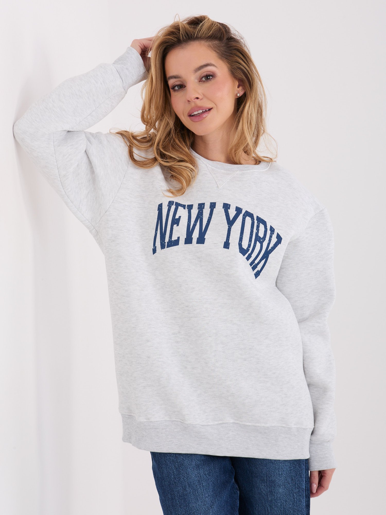 Oversize stiliaus džemperis su užrašu "NEW YORK" šviesi pilka - Image 3