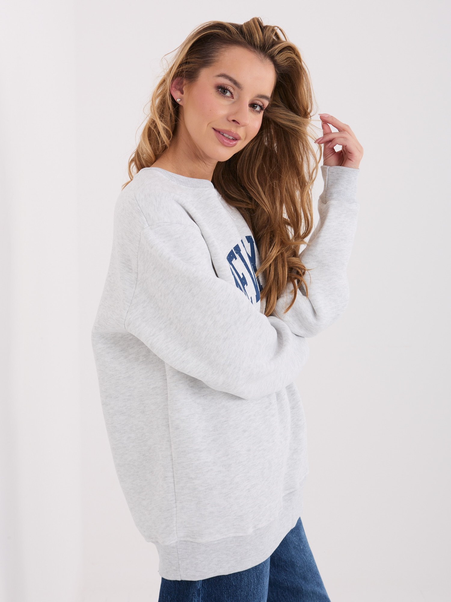 Oversize stiliaus džemperis su užrašu "NEW YORK" šviesi pilka - Image 2