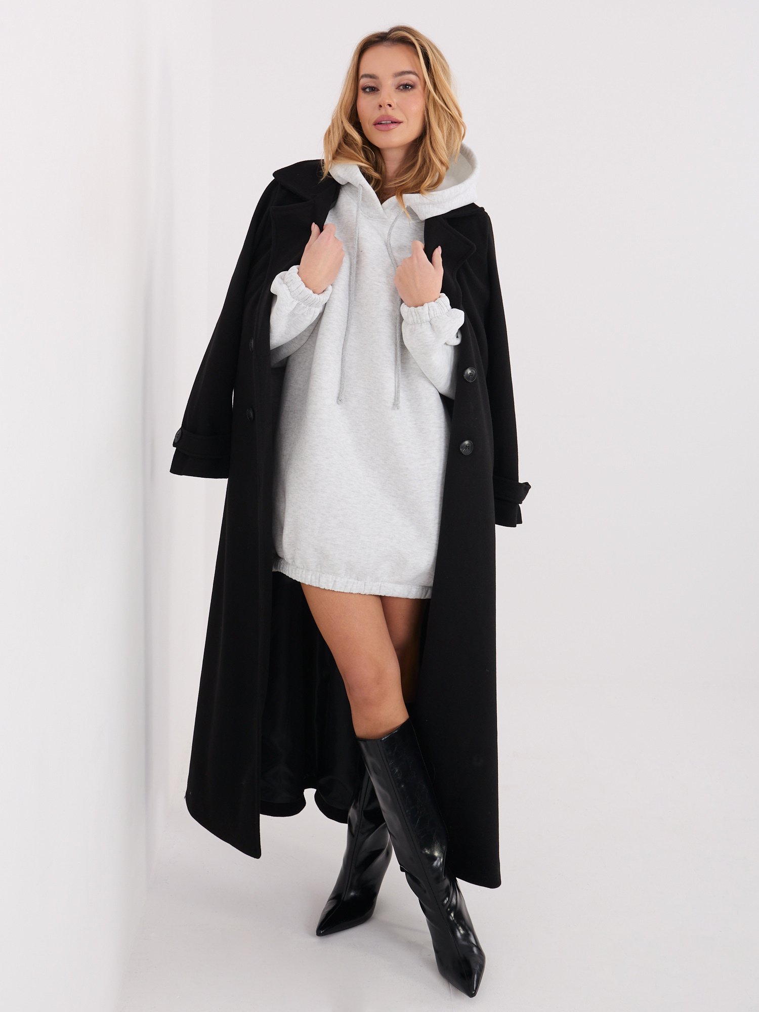 Oversize džemperinė suknelė su gobtuvu"MILO" šviesi pilka