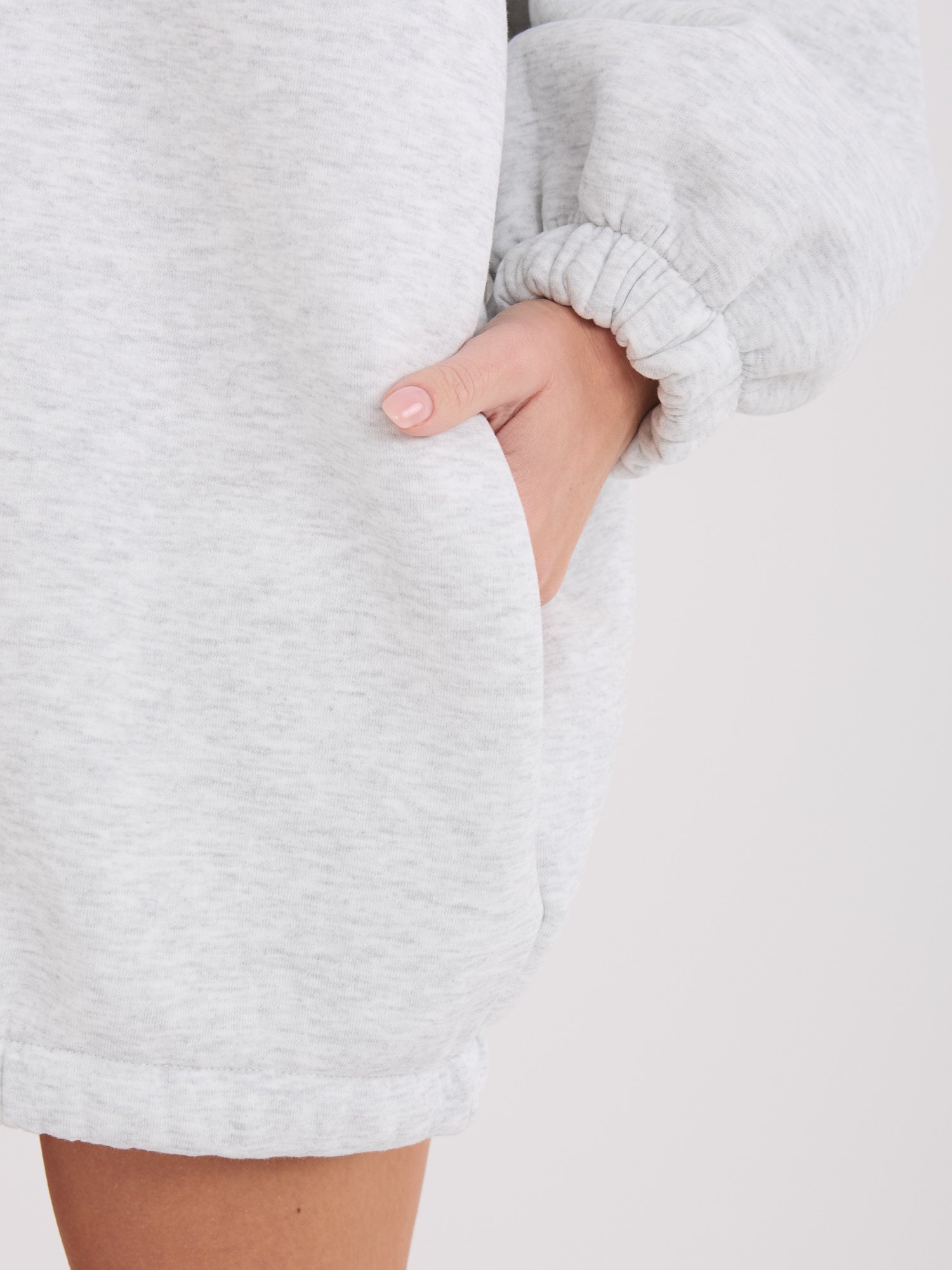Oversize džemperinė suknelė su gobtuvu"MILO" šviesi pilka - Image 2