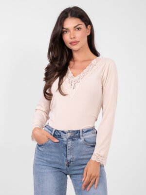 Palaidinė su nėrinių apvadais ir V formos iškirpte "CHANDRA" smėlio