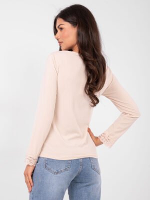 Alternative view of Palaidinė su nėrinių apvadais ir V formos iškirpte "CHANDRA" smėlio