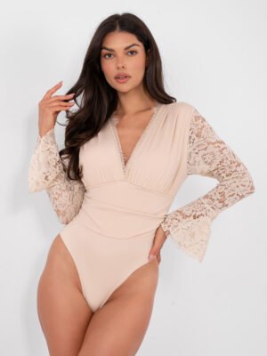 Bodis varpelio formos nėrinių rankovėmis "RENATA" smėlio