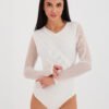 Sluoksniuoto dizaino bodis su tinklelio rankovėmis "ARLETTE" balta