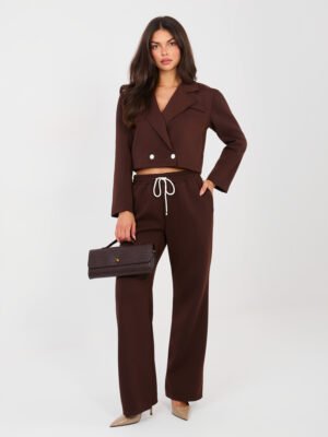 Trumpo švarkelio ir kelnių komplektas iš sviestinės medžiagos "EVON" ruda