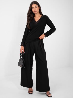 Palaidinė su nėrinių apvadais ir V formos iškirpte "CHANDRA" juoda