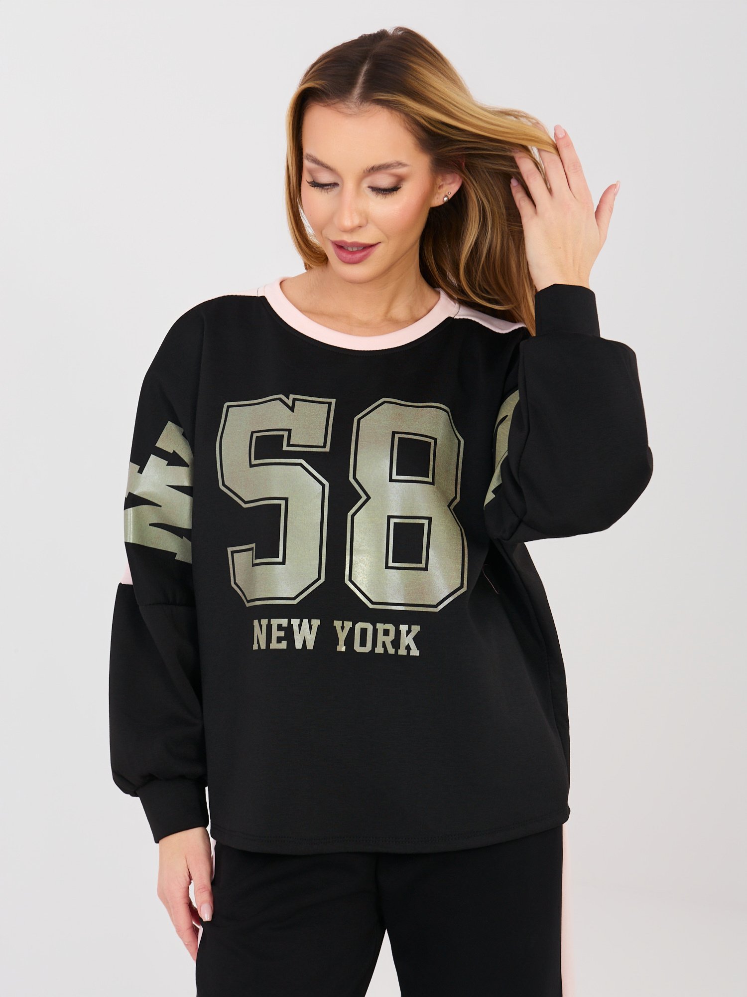 Džemperio ir kelnių laisvalaikio komplektas iš sviestinės medžiagos "Nr. 58" juoda - Image 4