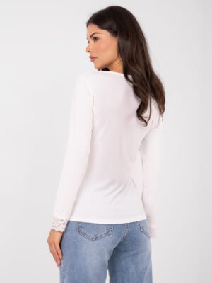 Alternative view of Palaidinė su nėrinių apvadais ir V formos iškirpte "CHANDRA" pieno balta