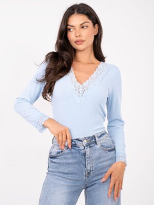 Palaidinė su nėrinių apvadais ir V formos iškirpte "CHANDRA" šviesi smėlio