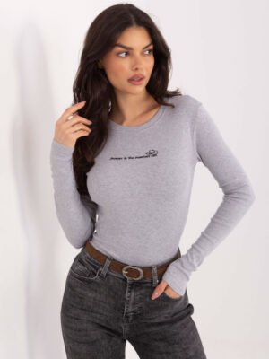 Tampri medvilninė palaidinė su minimaliu užrašu "BRIE" melanžo pilka