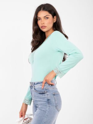 Alternative view of Palaidinė su nėrinių apvadais ir V formos iškirpte "CHANDRA" mėtų