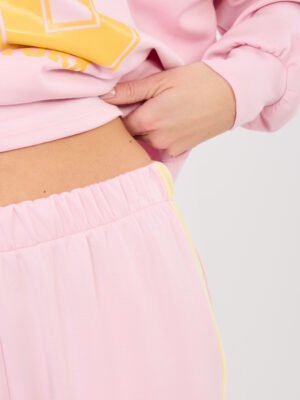 Alternative view of Džemperio ir kelnių laisvalaikio komplektas iš sviestinės medžiagos "NR. 58" šviesi rožinė