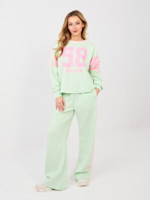 Džemperio ir kelnių laisvalaikio komplektas iš sviestinės medžiagos "Nr. 58" šviesi žalia