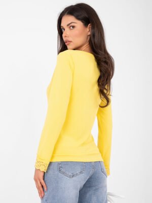 Alternative view of Palaidinė su nėrinių apvadais ir V formos iškirpte "CHANDRA" geltona