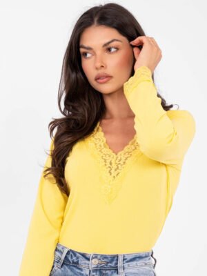 Palaidinė su nėrinių apvadais ir V formos iškirpte "CHANDRA" geltona