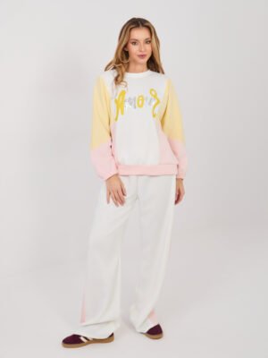 Laisvalaikio komplektas su subtiliu blizgių raidžių akcentu "CHARLY" pieno balta