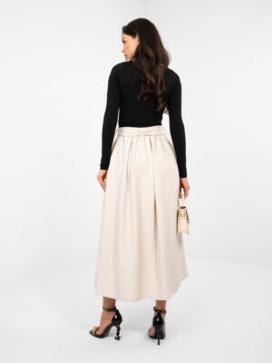 Alternative view of Klostuotas midi sijonas su diržu ir subtiliu dryželių raštu "LILIEN" šviesi smėlio