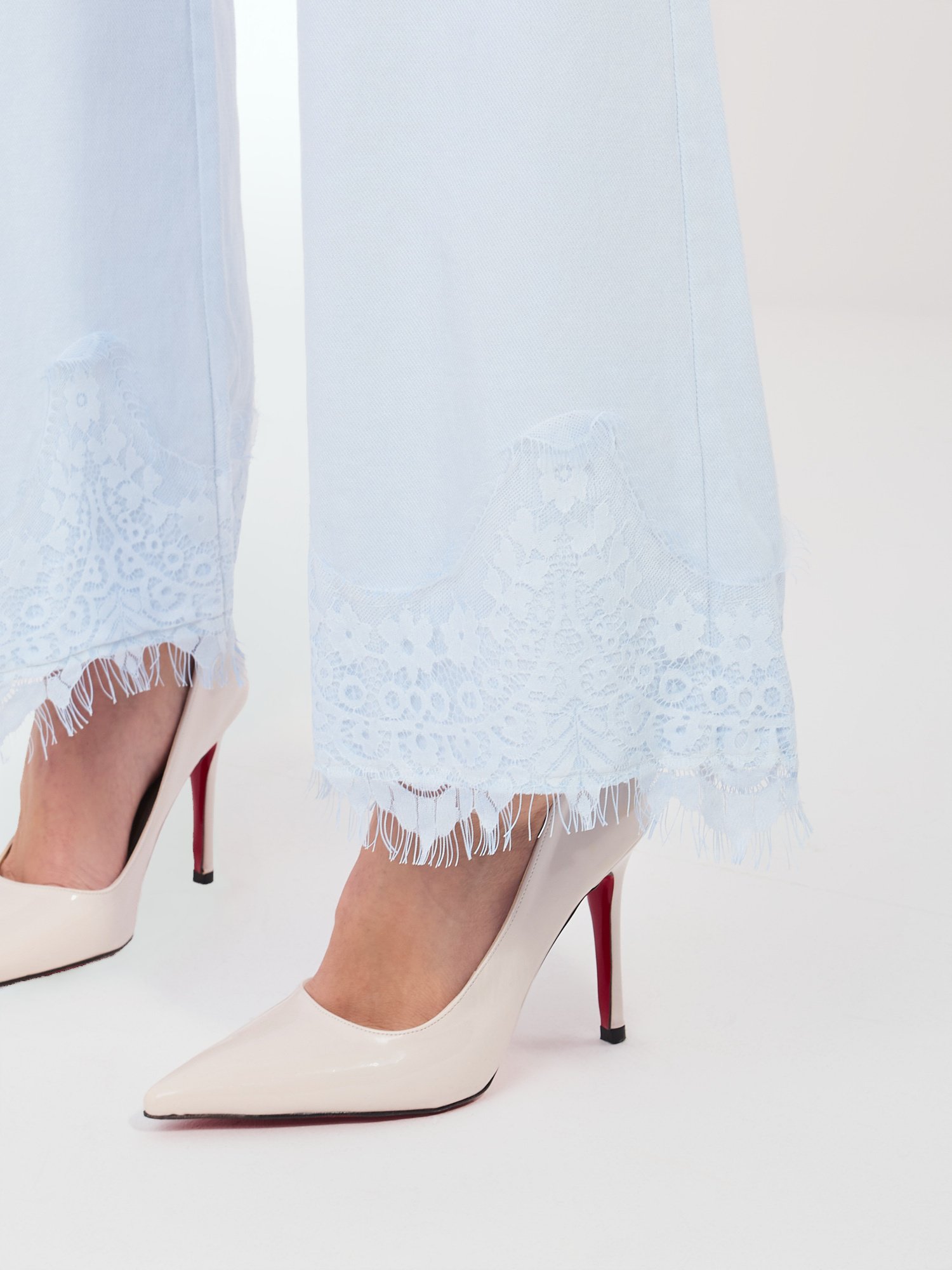 Plačios džinsinės kelnės su nėrinių apdaila "CORDY" šviesi mėlyna - Image 4