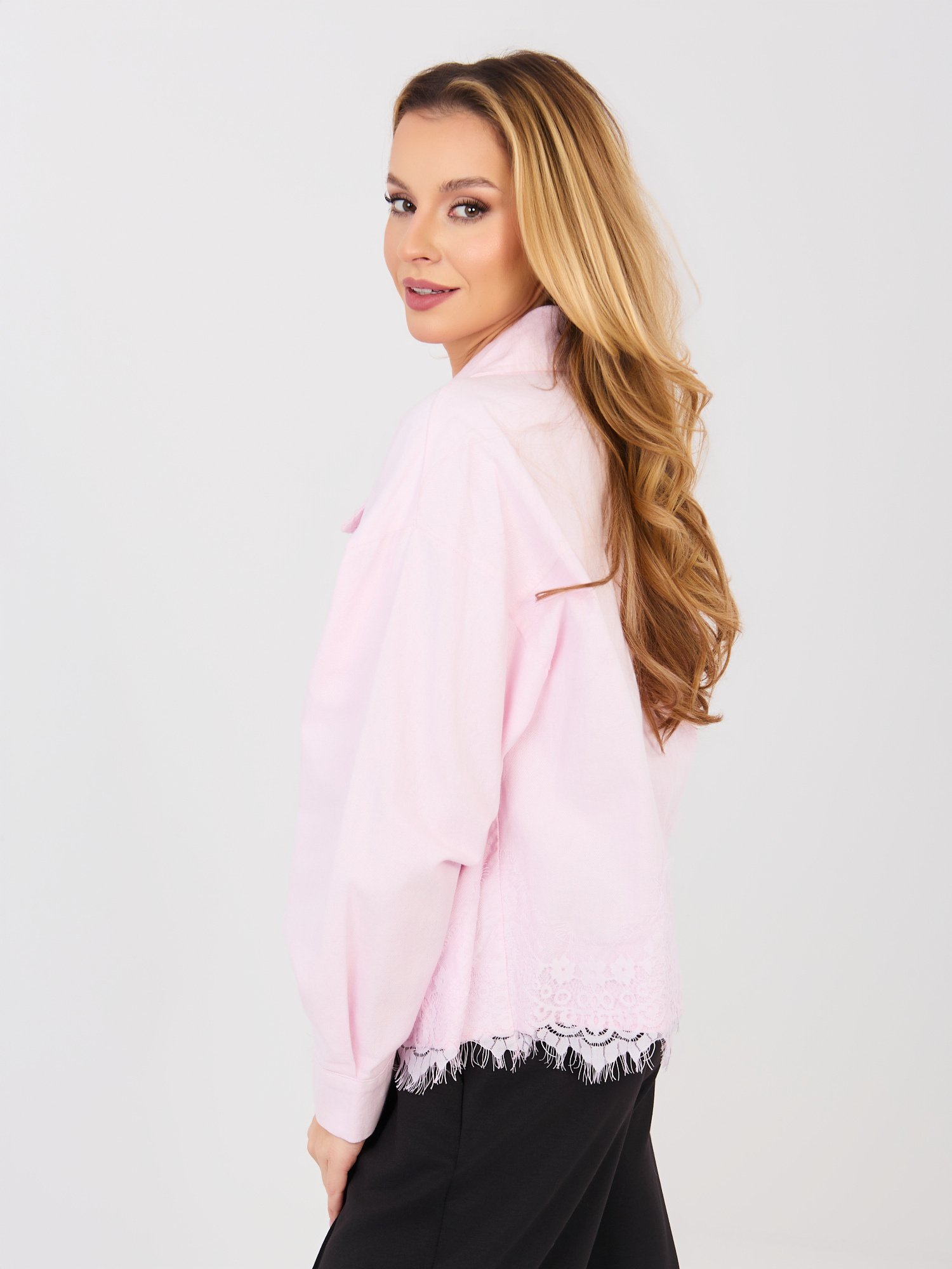 Džinsinis švarkelis su sagomis ir nėrinių apdaila "CORDY" šviesi rožinė - Image 5