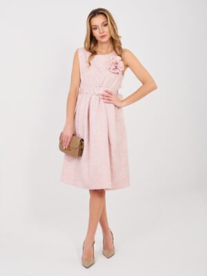Elegantiška suknelė su gėlių detale ir diržu  "AMY" šviesi rožinė