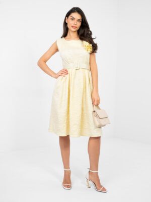 Elegantiška suknelė su gėlių detale ir diržu  "AMY" šviesi geltona