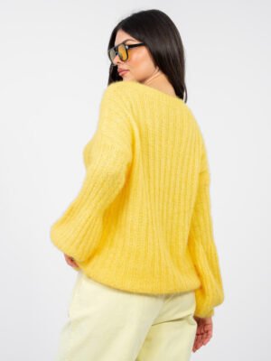 Alternative view of Jaukus stulpelių rašto megztinis su vilna "ALBA“ geltona