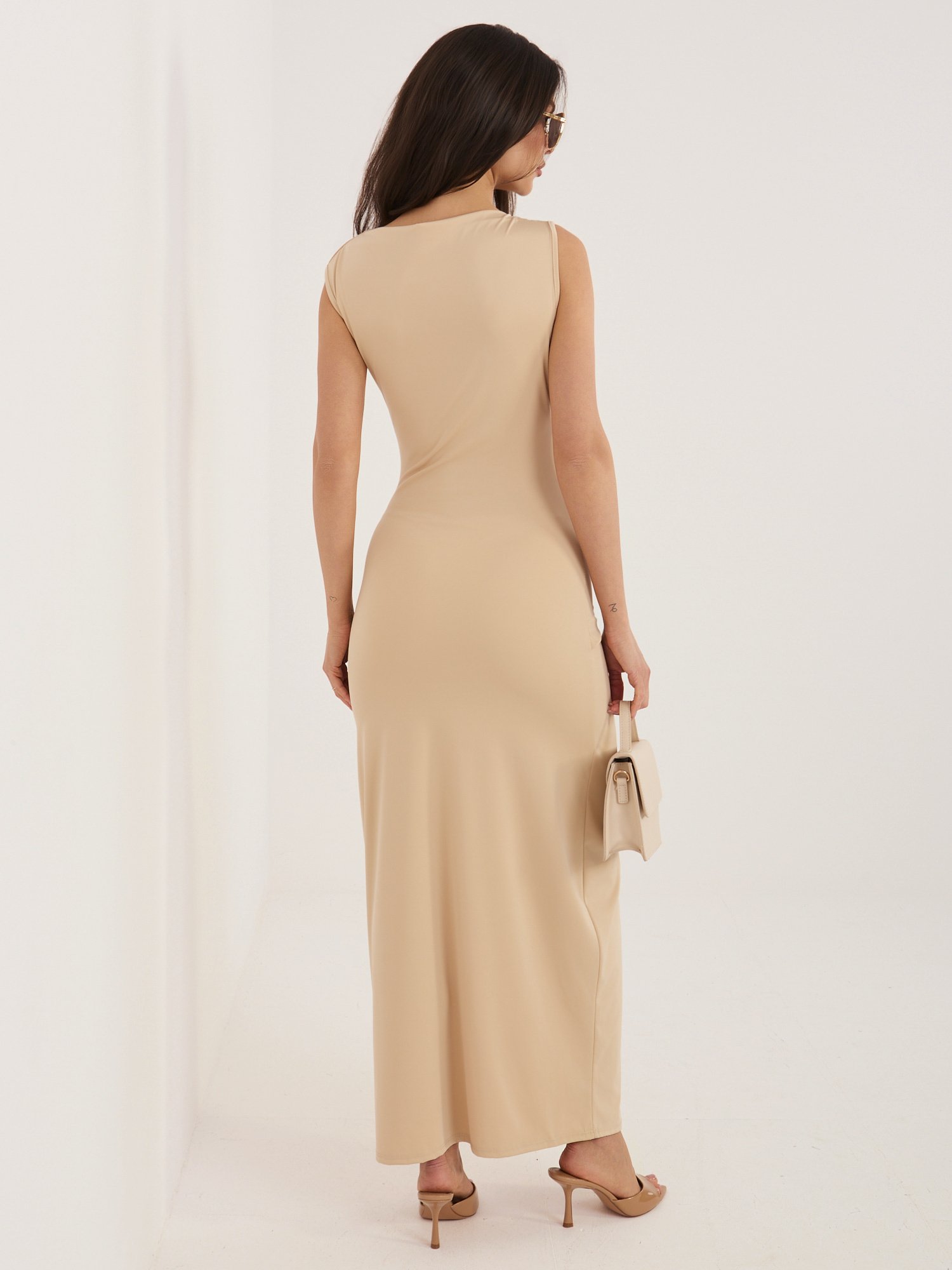 Midi ilgio suknelė su drapiruotu liemeniu ir dekoratyvine sagtimi "MAORY" smėlio - Image 3