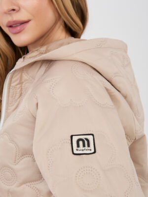 Alternative view of Striukė su reljefiniu gėlių raštu "MEDA" smėlio