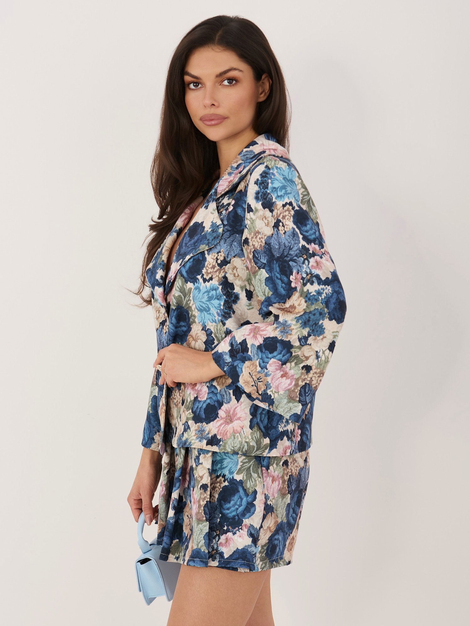 Modernus švarkas su gėlių raštu ir platėjančiomis rankovėmis "CELLI" tamsi mėlyna - Image 5