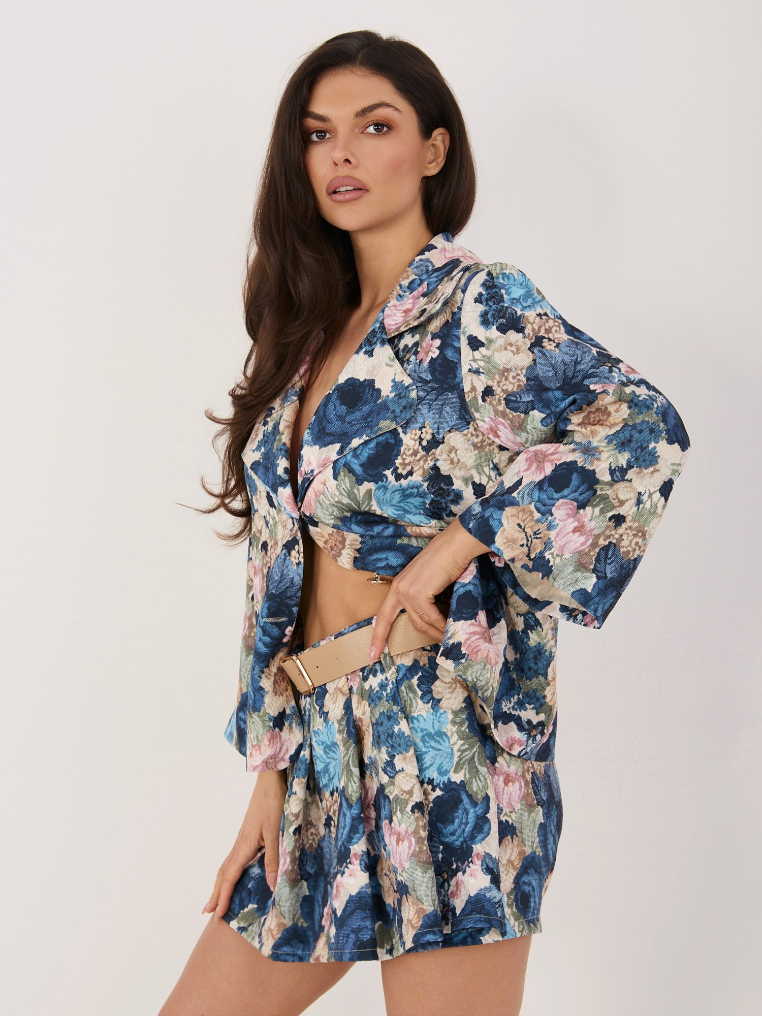 Stilingi gėlių rašto klostuoti šortai-sijonas "CELLI" tamsi mėlyna