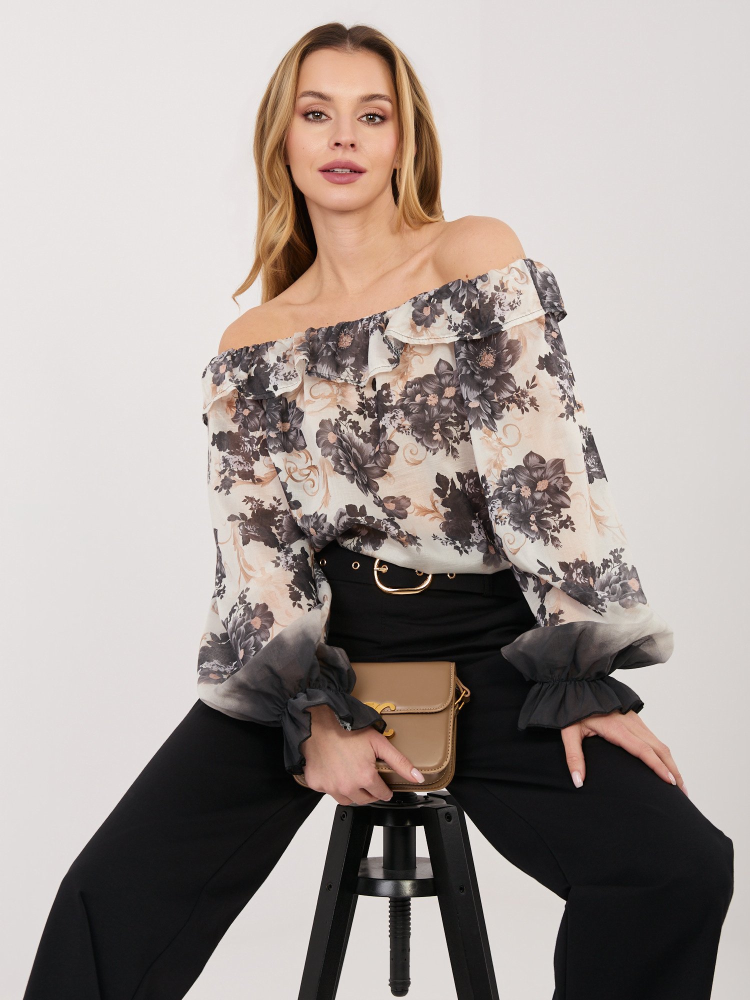 Elegantiška palaidinė atvirais pečiais su gėlių raštu "PEONY" juoda - Image 4