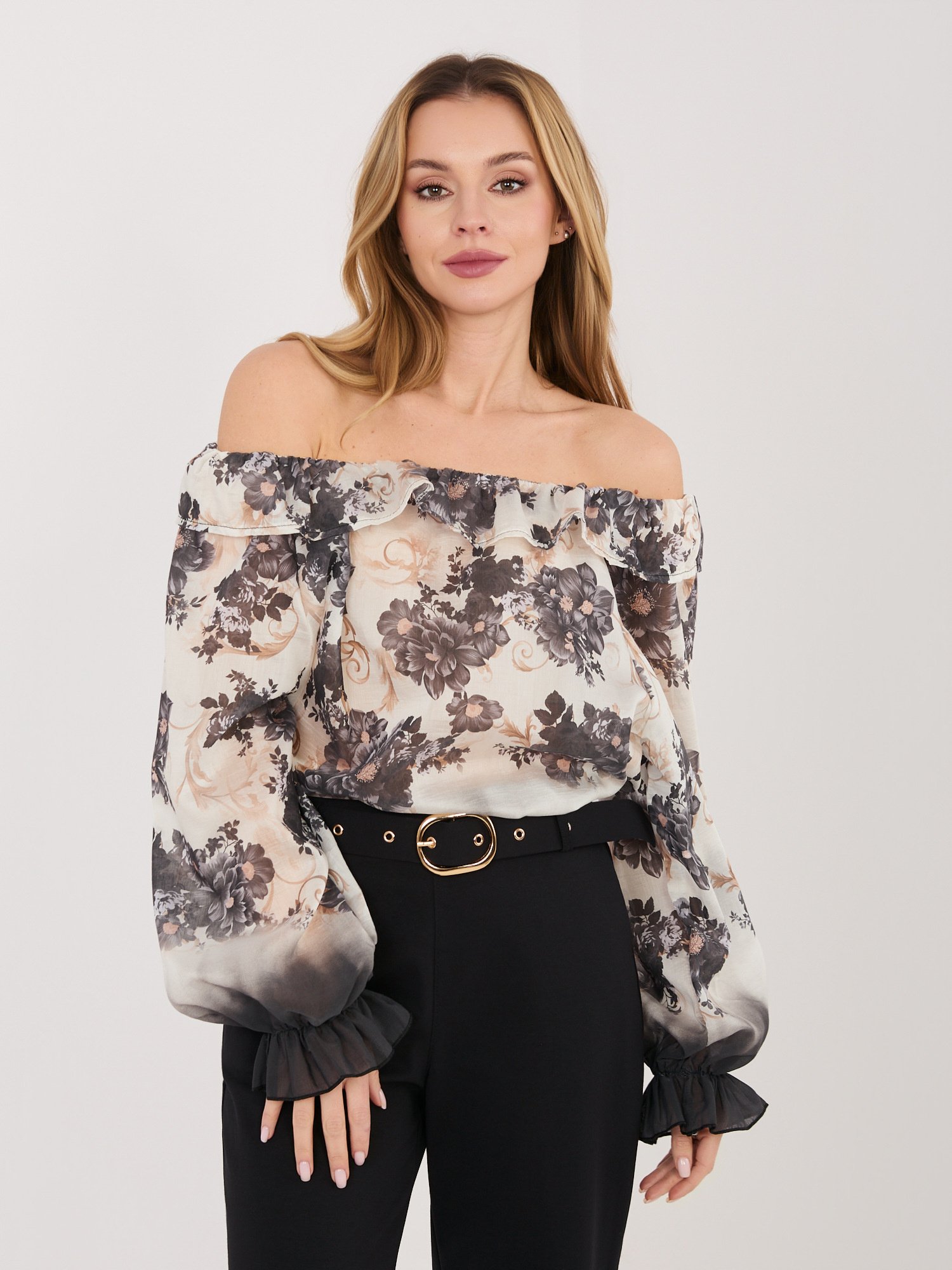 Elegantiška palaidinė atvirais pečiais su gėlių raštu "PEONY" juoda