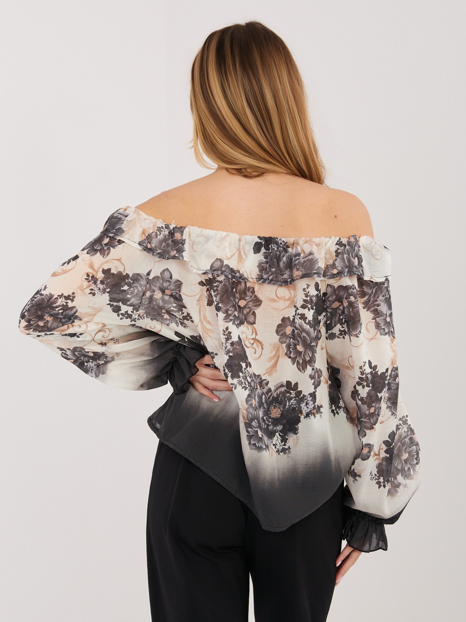 Elegantiška palaidinė atvirais pečiais su gėlių raštu "PEONY" juoda - Image 3