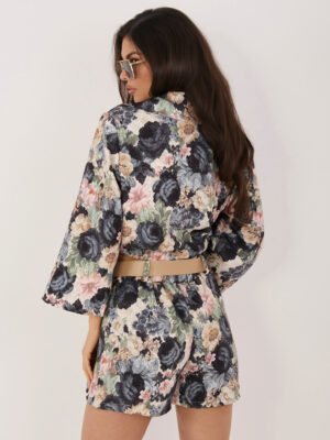 Alternative view of Stilingi gėlių rašto klostuoti šortai-sijonas "CELLI" juoda