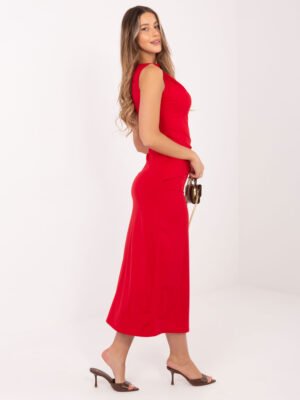 Alternative view of Midi ilgio suknelė su drapiruotu liemeniu ir dekoratyvine sagtimi "MAORY" raudona