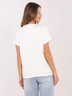 Alternative view of Laisvo kirpimo marškinėliai su V iškirpte ir širdelės akcentu "TITA" pieno balta