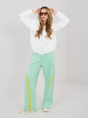 Striukė su reljefiniu gėlių raštu "MEDA" pieno balta