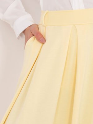 Alternative view of Ilgas sijonas su klostėmis ir aukštu liemeniu "BRITANY" šviesi geltona