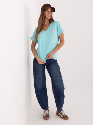 Laisvo kirpimo marškinėliai su V iškirpte ir širdelės akcentu "TITA" mėtinė